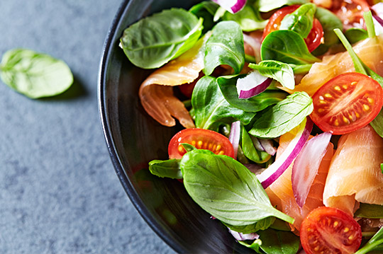 Ensalada fresca y variada